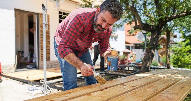 Cuidado y mantenimiento de la madera en exteriores e interiores